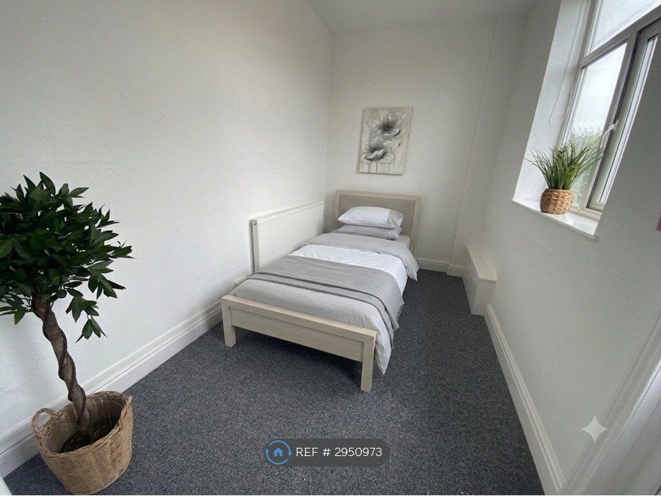 Property photo 3 of 6 Bedroom