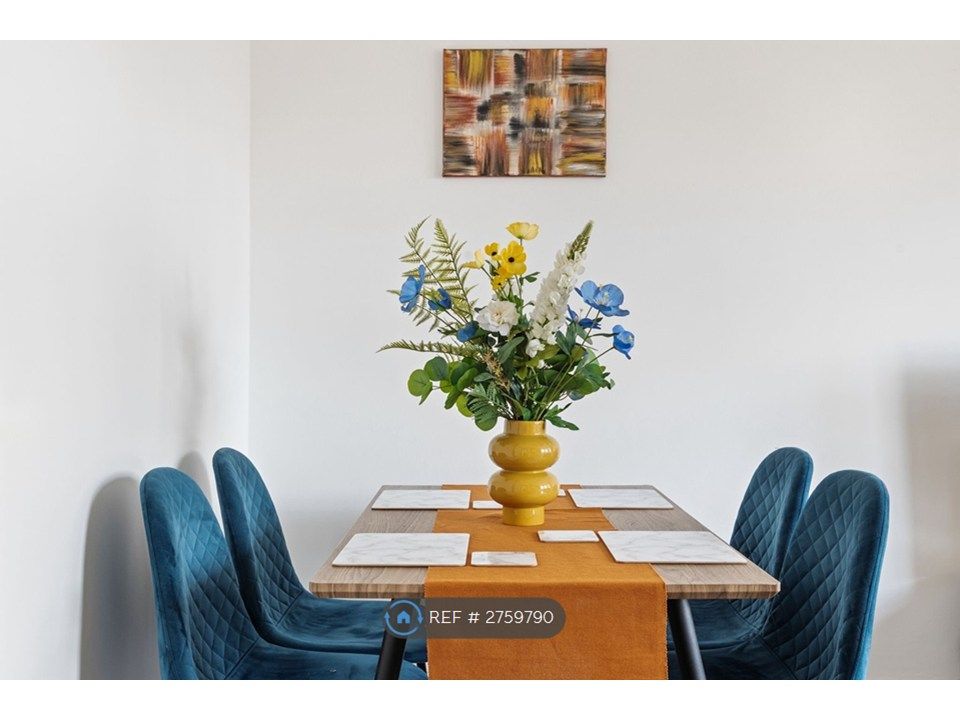 Property photo 3 of 16 Dining Area