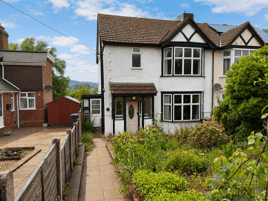 Property photo 1 of 17 4 Bed Semi-Detached House, Canterbury Ct1