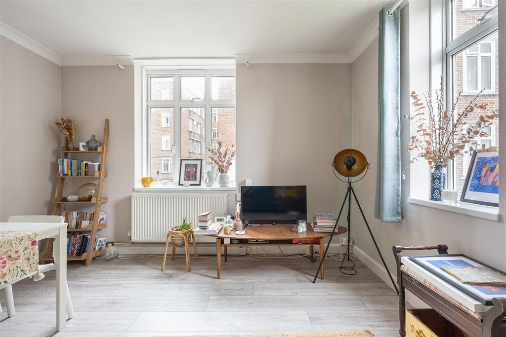 Property photo 3 of 15 Shacklewell House, E8