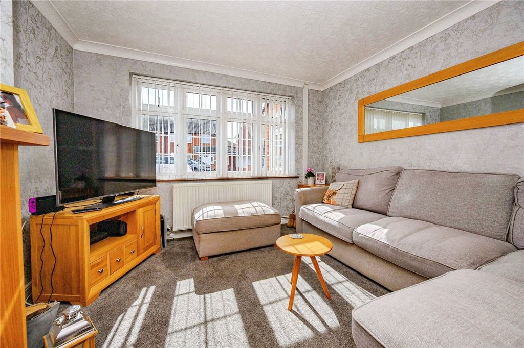 Property photo 3 of 14 Lounge