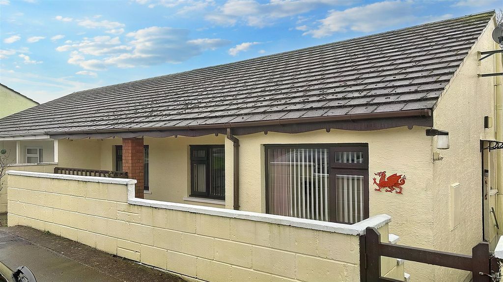 Property photo 1 of 13 Front View (3).Jpg