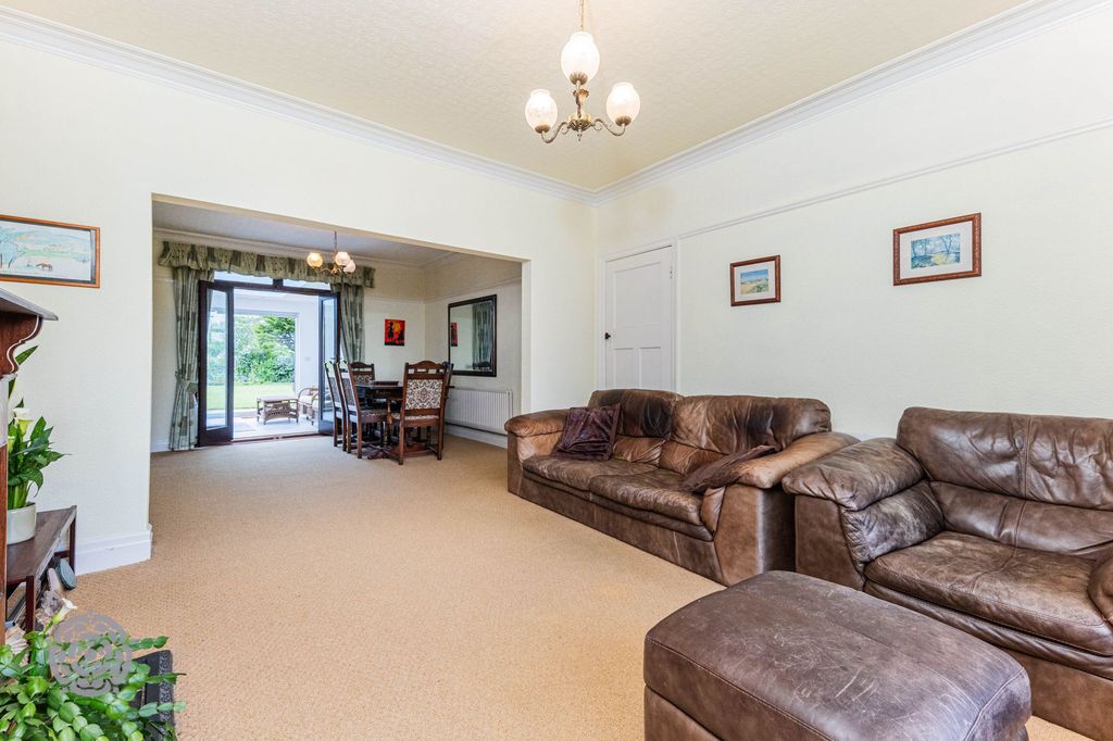 Property photo 3 of 39