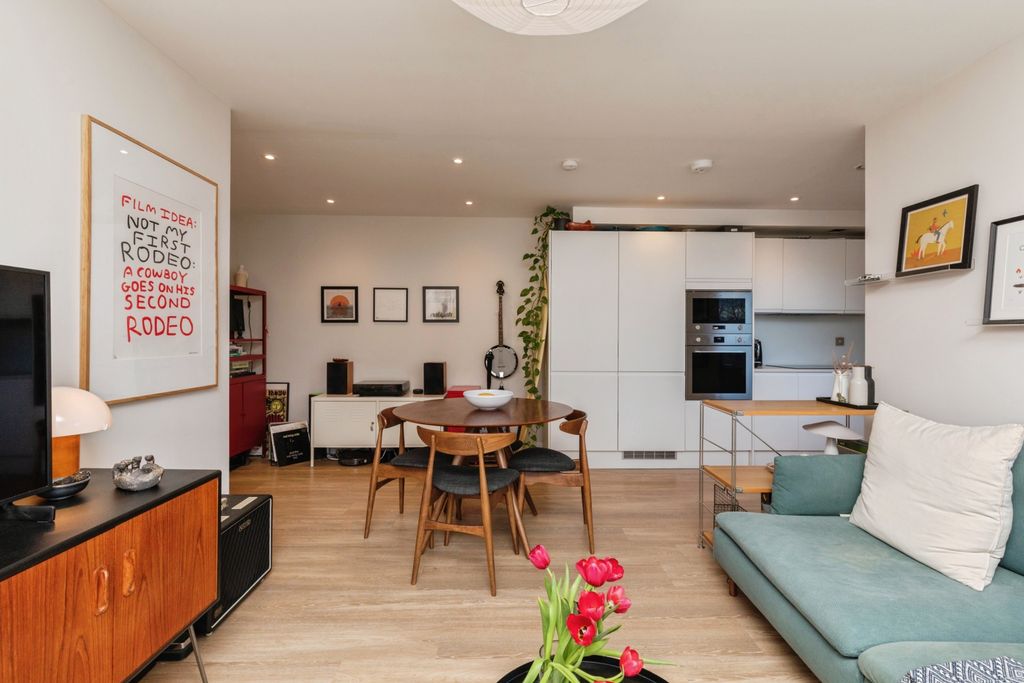 Property photo 3 of 11 Living / Dining Room