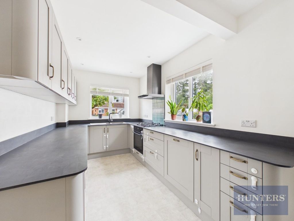 Property photo 3 of 14 Kitchen