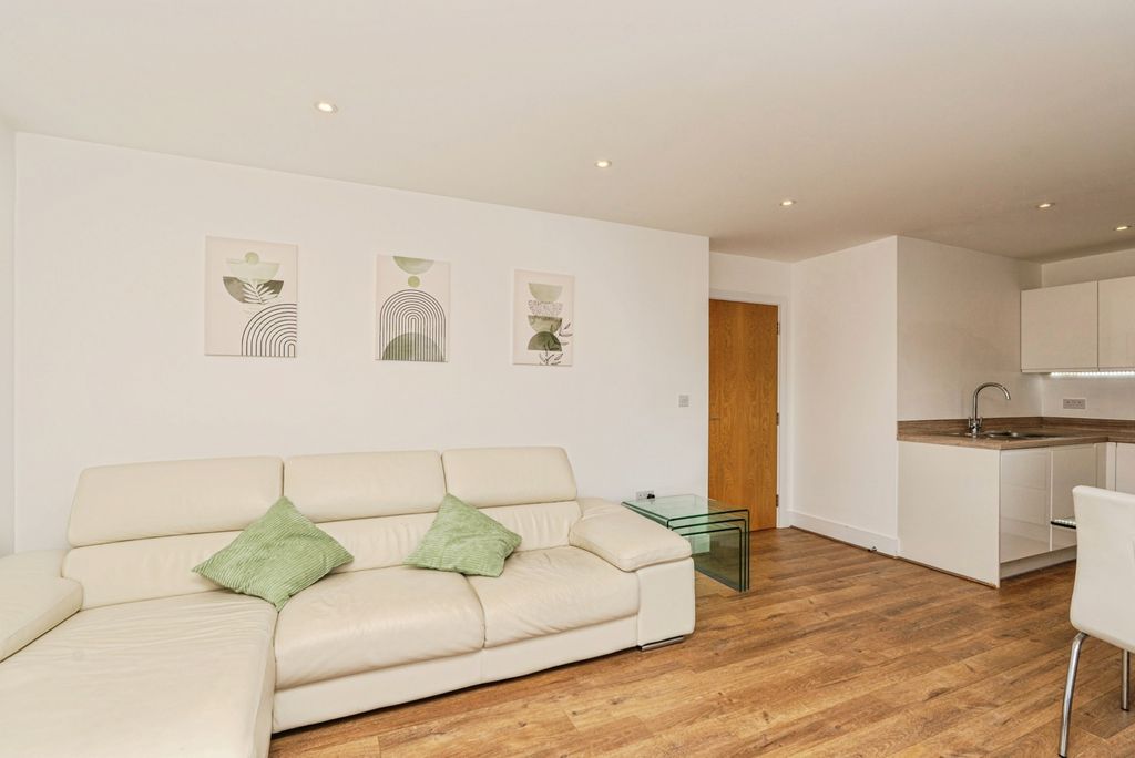 Property photo 3 of 19 Pbox-Img.Jpg