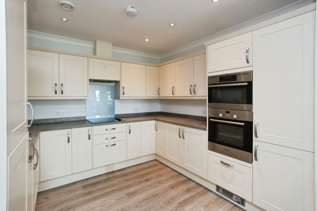 Property photo 2 of 17 Kitchen