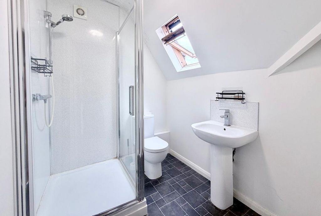Property photo 2 of 9 Ensuite Bathroom
