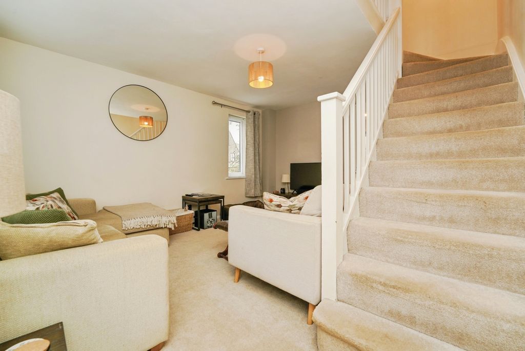 Property photo 2 of 16 Entrance Hall