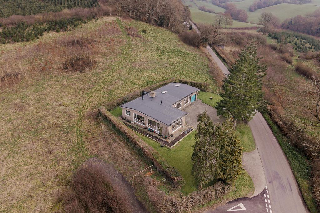 Property photo 2 of 27