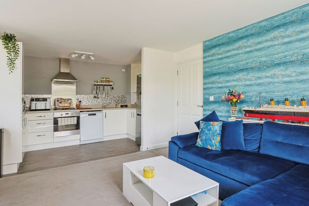 Property photo 3 of 12 Lounge/Kitchen