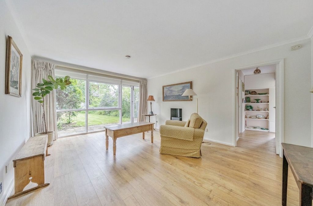 Property photo 3 of 10 Living