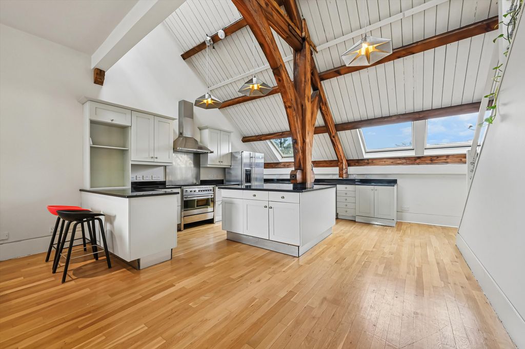 Property photo 2 of 16 Image