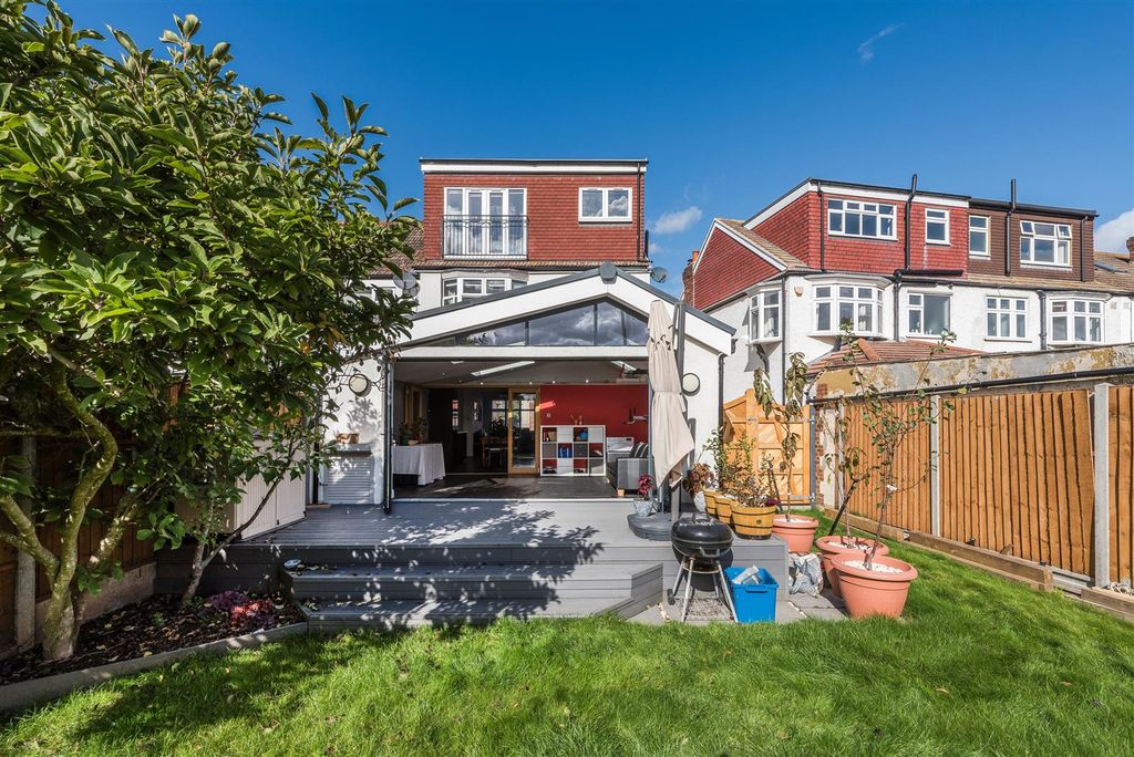 Property photo 3 of 12 South Facing Garden