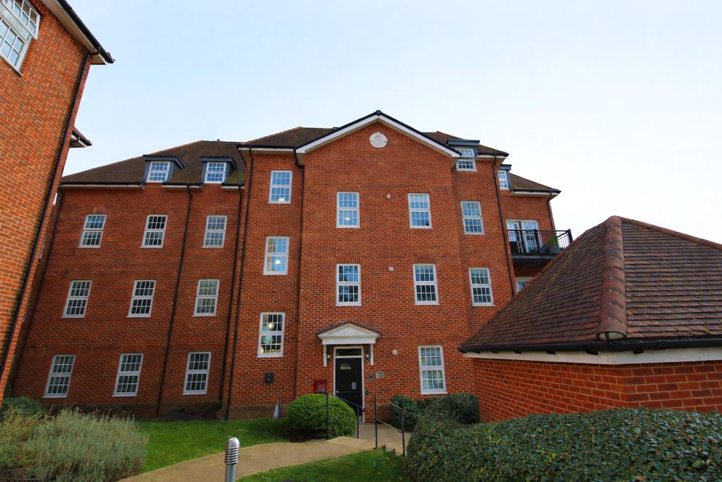 Property photo 1 of 6 E Front.Jpg