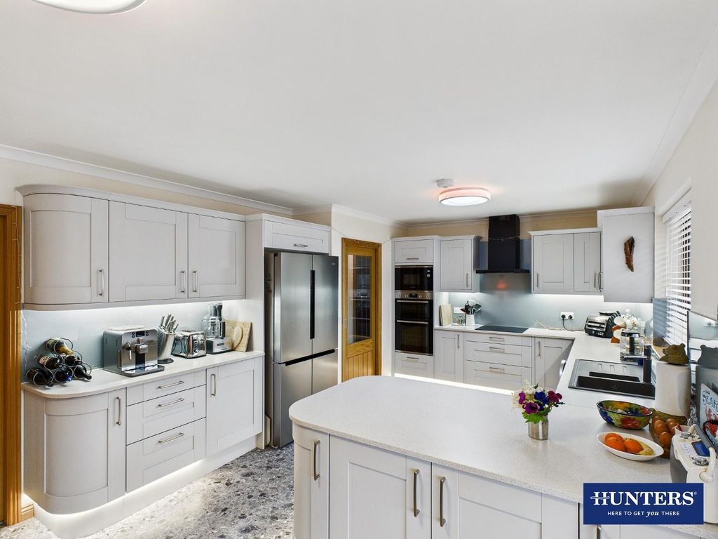 Property photo 3 of 21 Kitchen