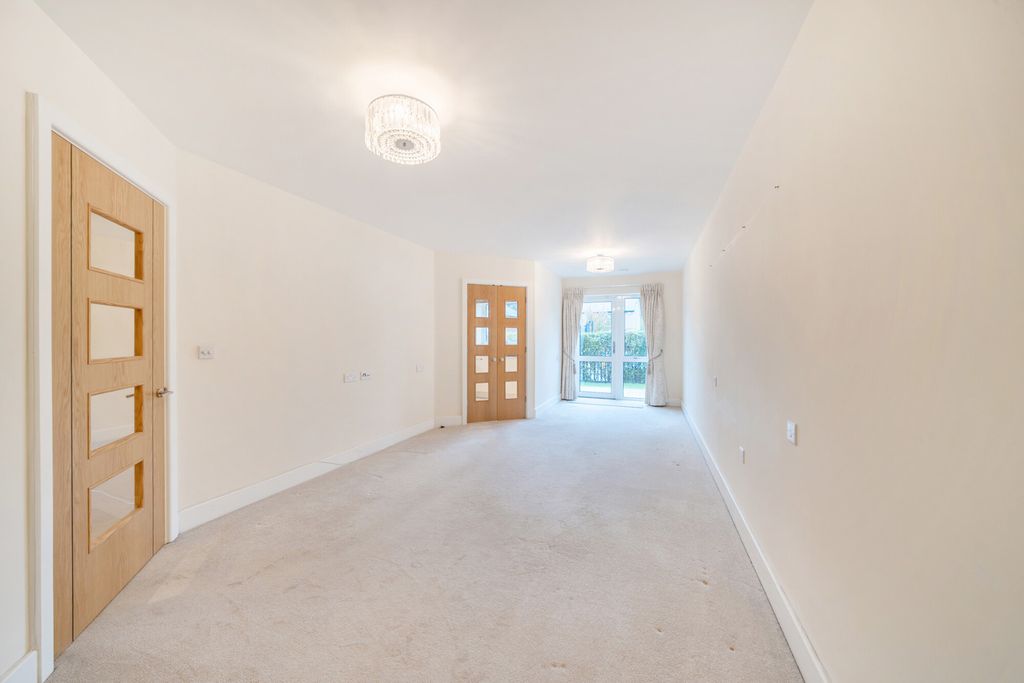 Property photo 2 of 20 1365991-8-68Ed101...