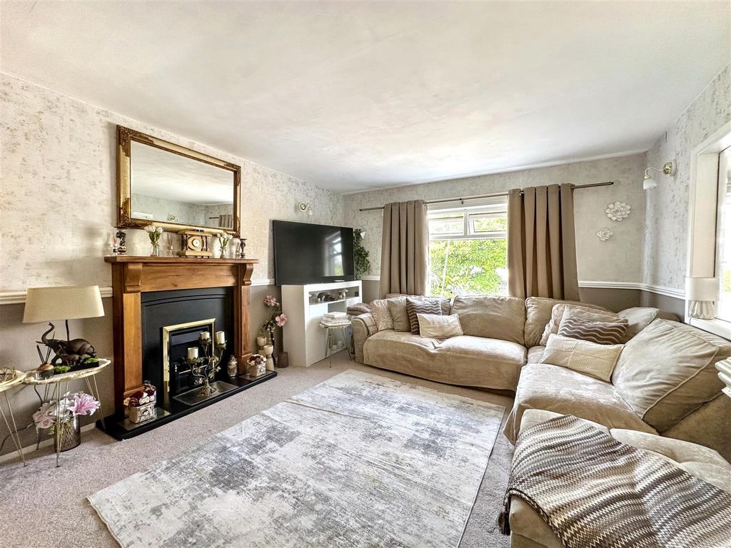 Property photo 2 of 13 20260717164102_20260717-Interior-15-Pslvmagu4J5Jn9
