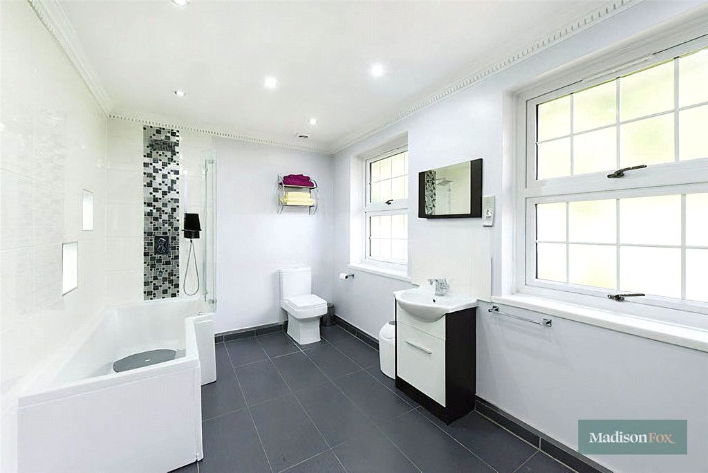 Additional image 21 of 5 bed property to rentTomswood Road, Chigwell, Essex IG7