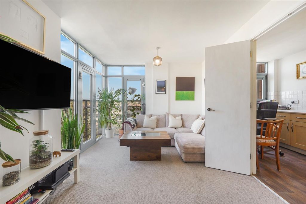 Property photo 2 of 12 Flat 26, 1 The Roundway - 0d0Tktpzbk4Xo10617W0.Jpg