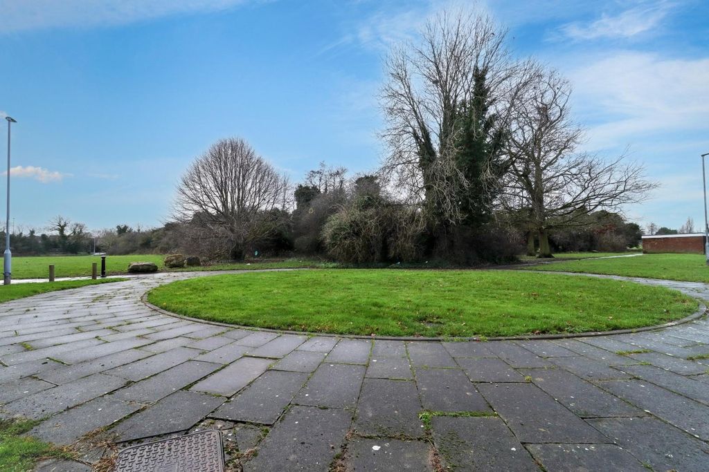 Property photo 2 of 24