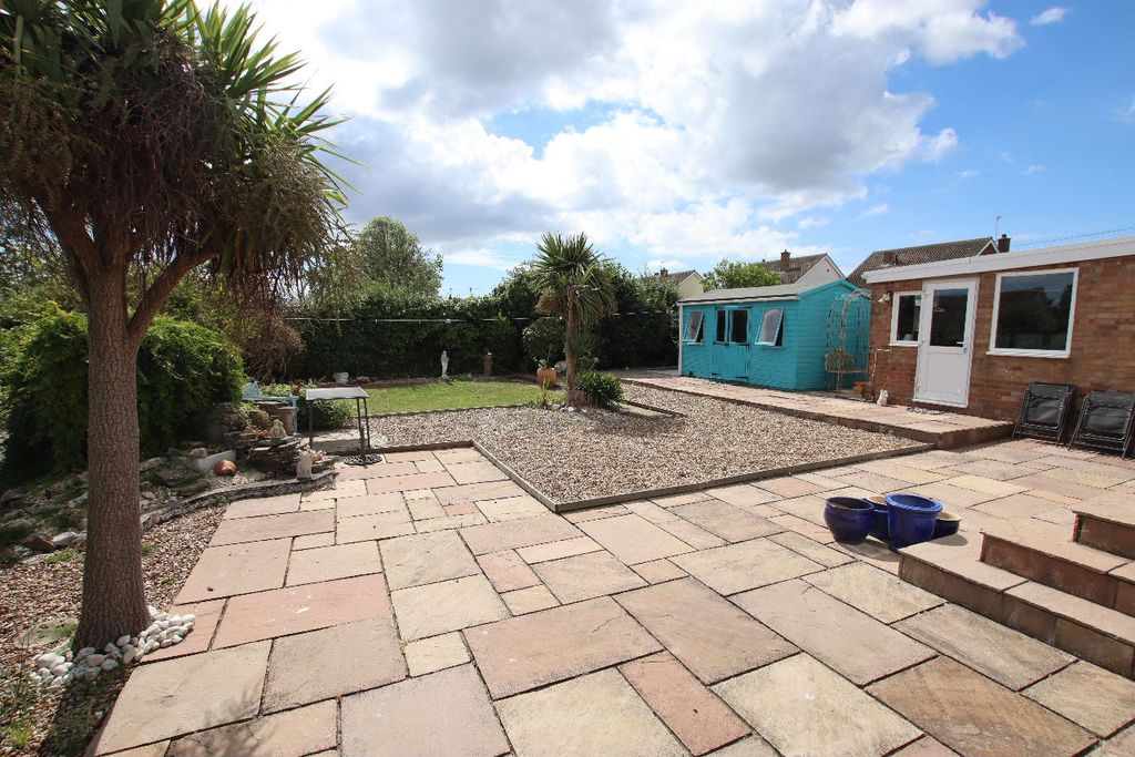 Property photo 1 of 20 Quilters Close, Holland On Sea.