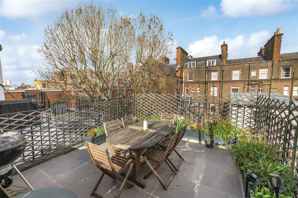 Property photo 3 of 12 Terrace