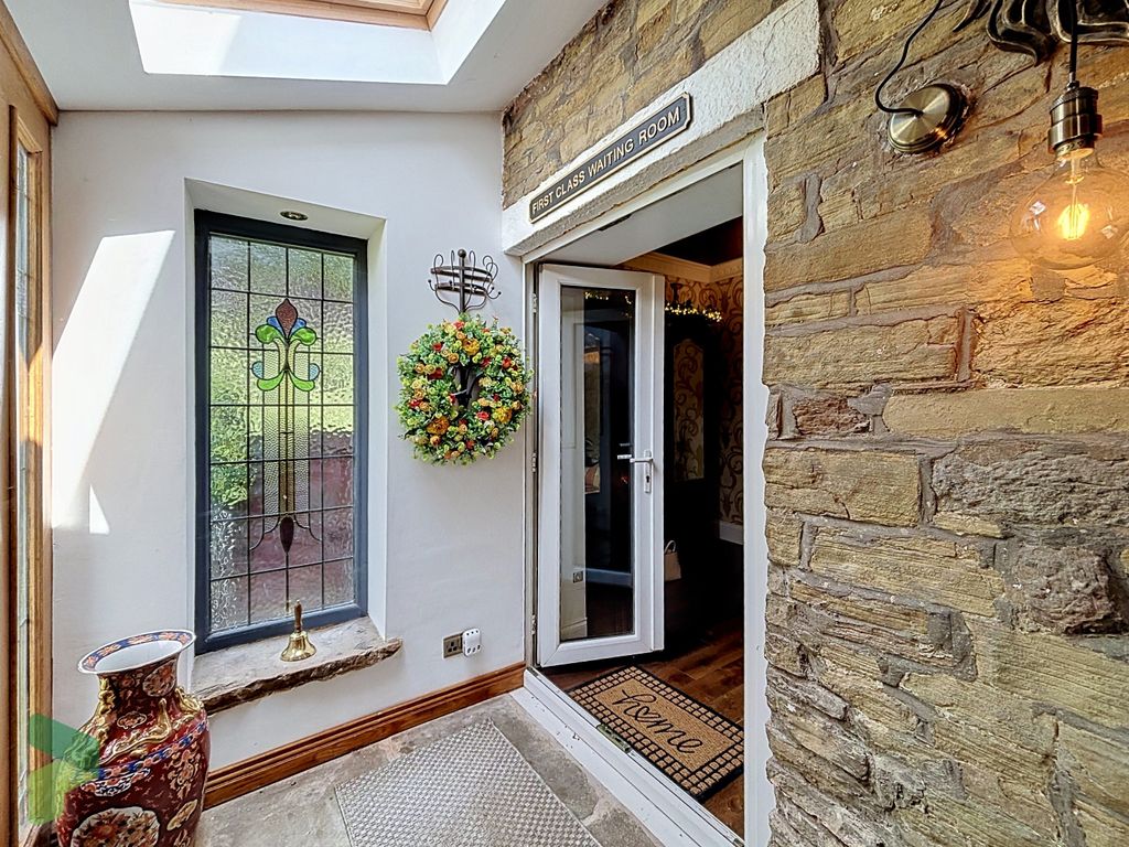 Property photo 3 of 80 Entrance Porch