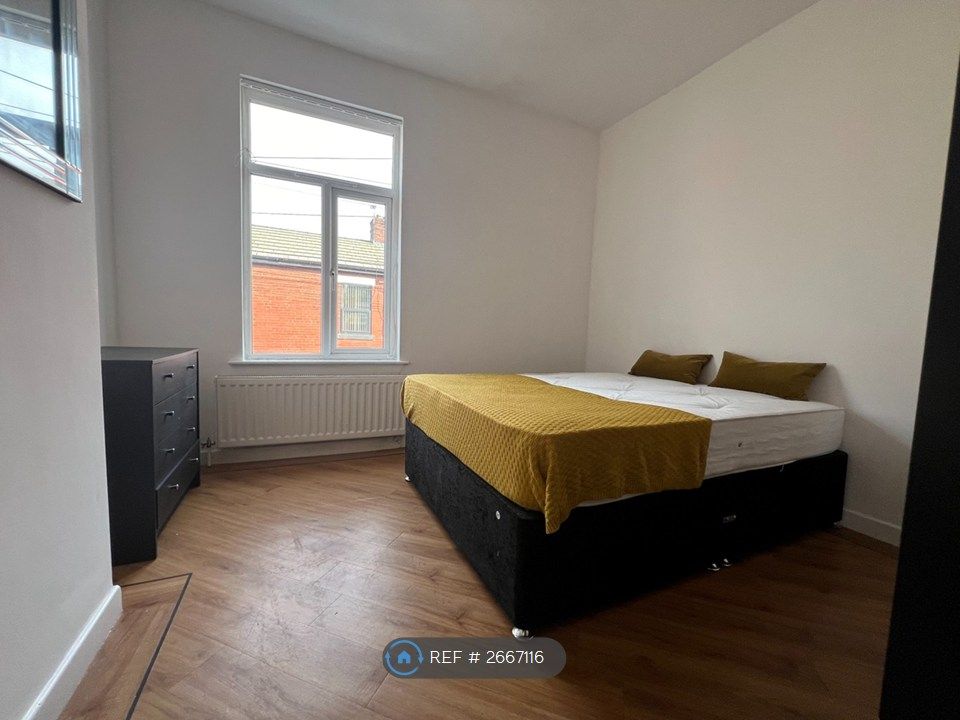 Property photo 2 of 12 Bedroom 1