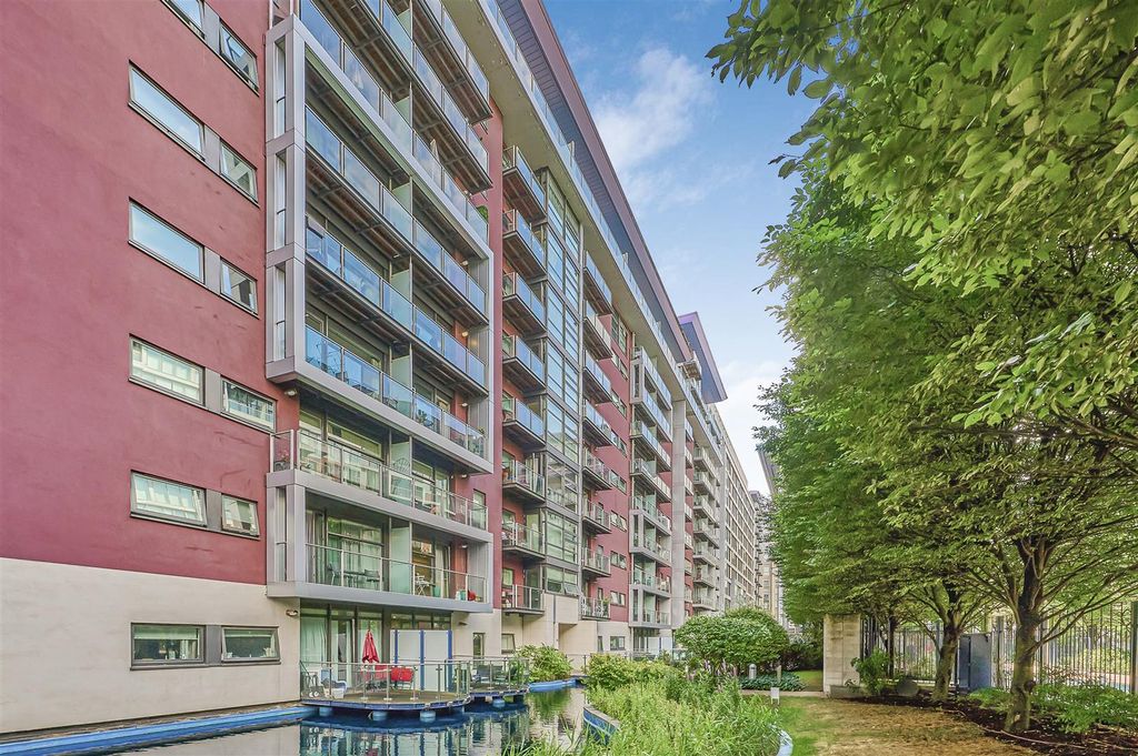 Property photo 1 of 9 Exterior, Warwick Building, Eden Harper Sw11