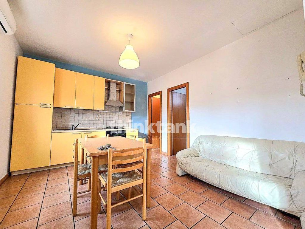 Property photo 2 of 32