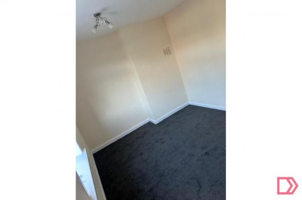 Property photo 2 of 8 56B66073-934F-43A3-B
