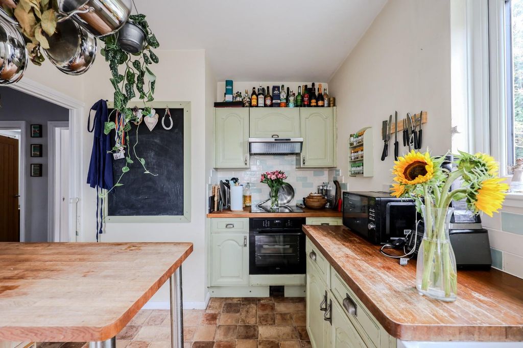 Property photo 3 of 21 Kitchen