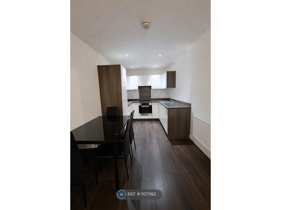 Property photo 3 of 10 Kitchen/Dining Area