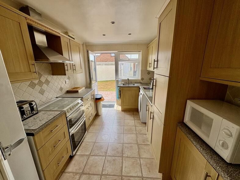 Property photo 3 of 33 Kitchen