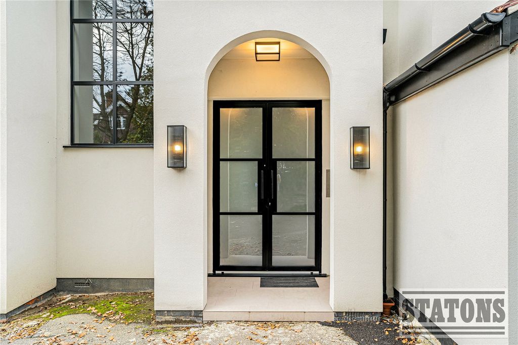 Property photo 2 of 22 Picture No. 17