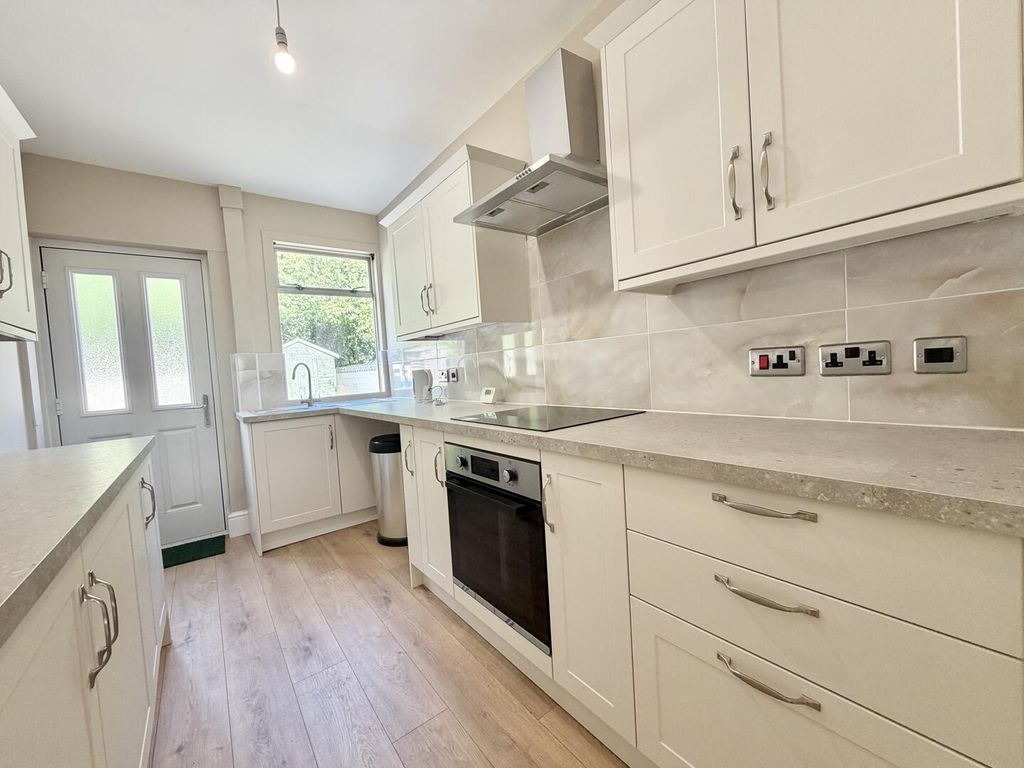 Property photo 3 of 22 Kitchen