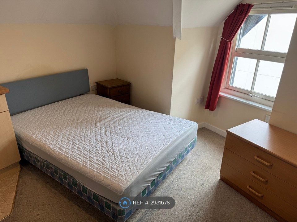 Property photo 3 of 9 Bed Area