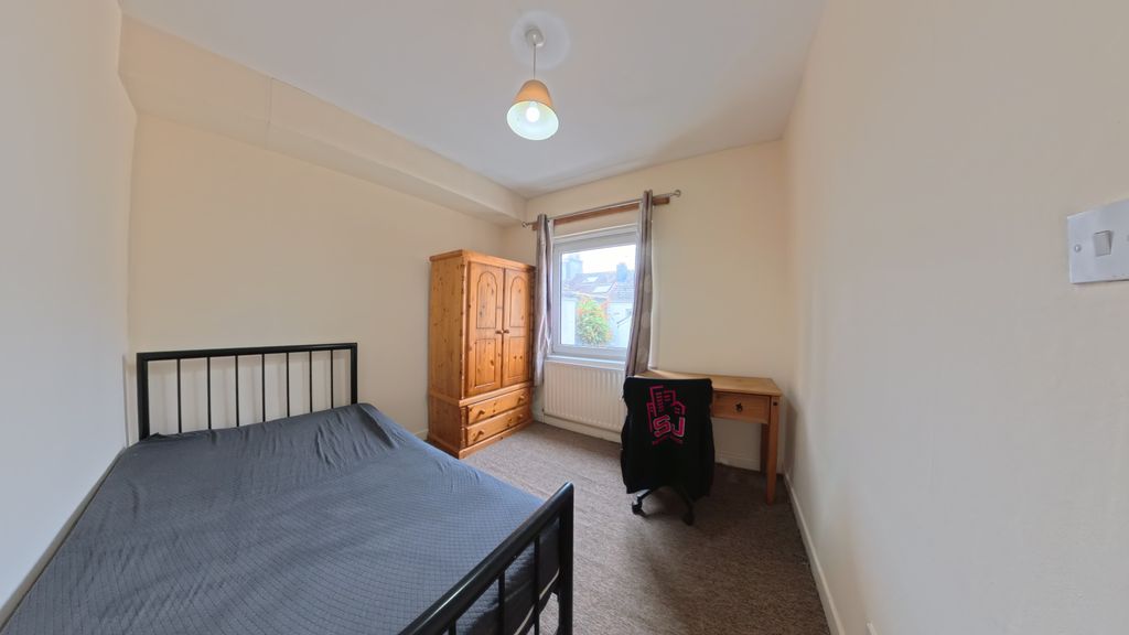 Property photo 3 of 7 Bed 2