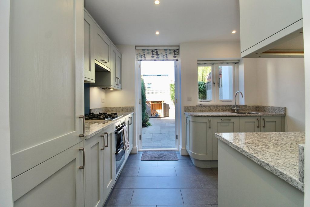 Property photo 3 of 24