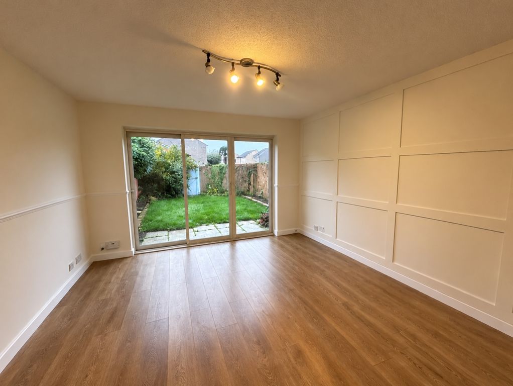 Property photo 2 of 6 9 Mayfield Lounge