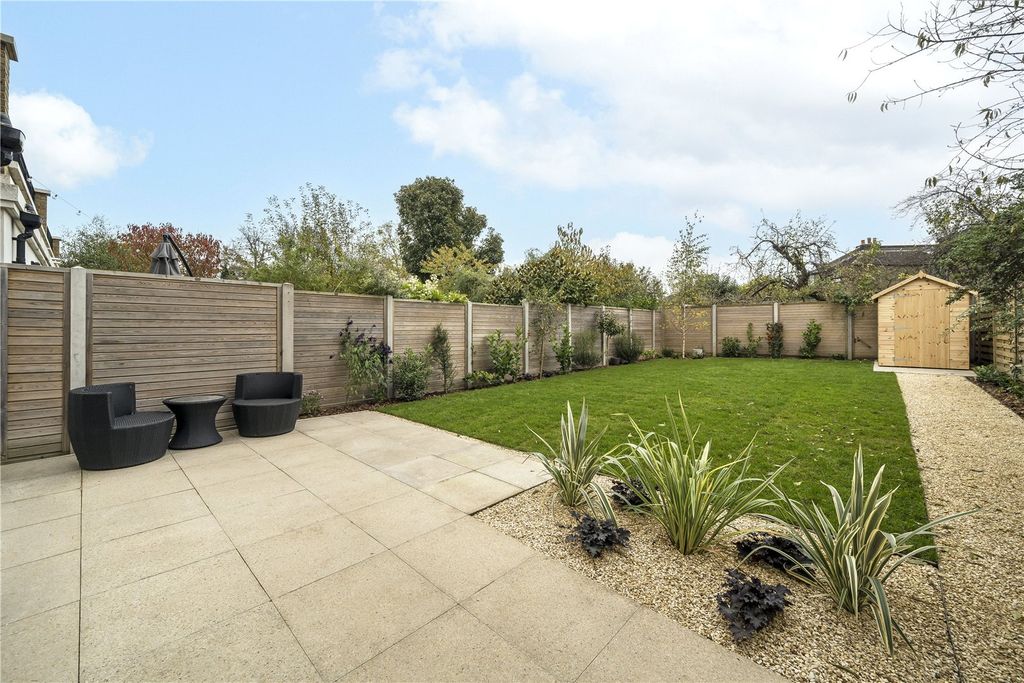 Property photo 2 of 23 Picture No. 14