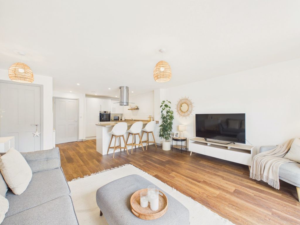 Property photo 3 of 14 5160474