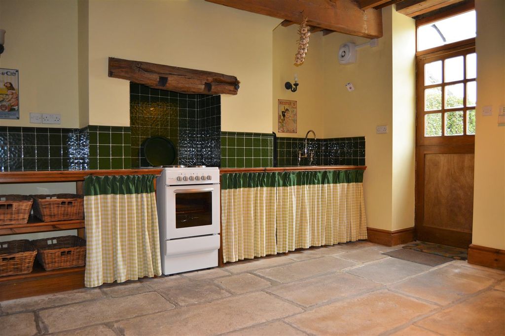 Property photo 3 of 7 Kitchen.Jpg