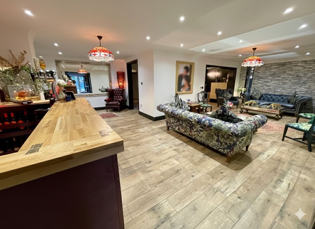 Property photo 3 of 24 4908183