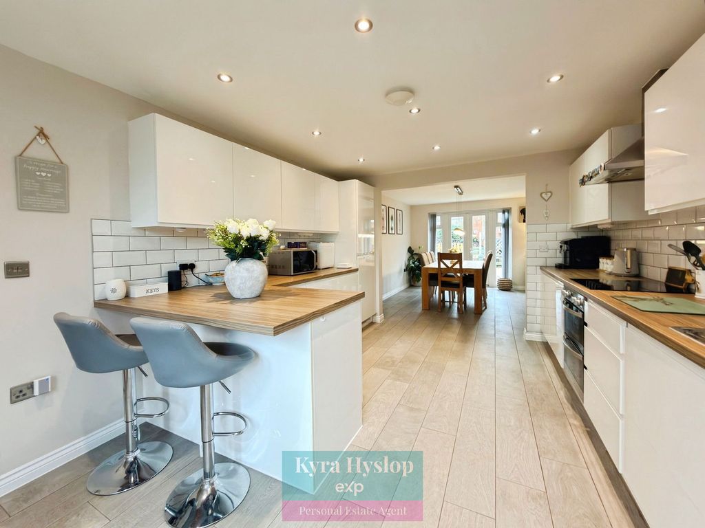 Property photo 3 of 25