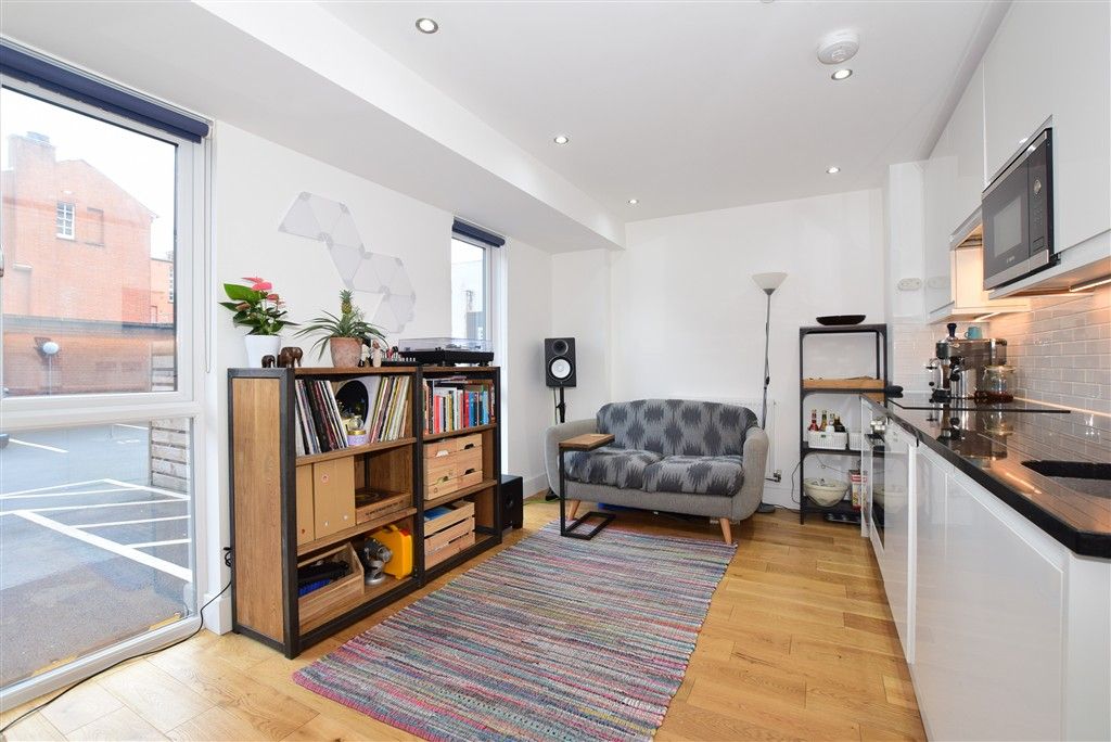 Property photo 1 of 8 Lounge/Kitchen