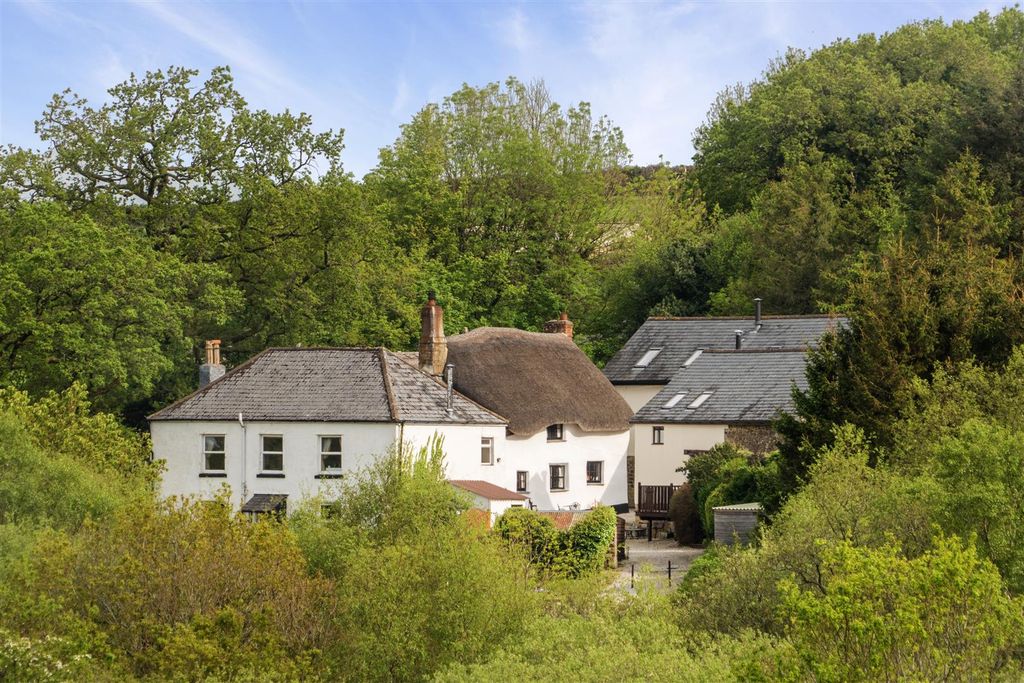 Property photo 1 of 34 Main House &amp; Farmhouse