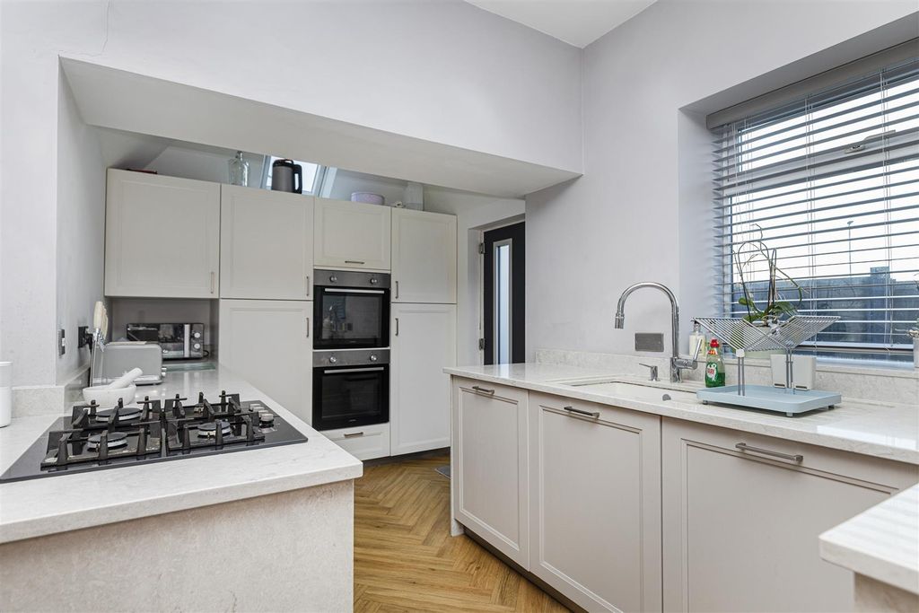 Property photo 3 of 42 Kitchen/Diner