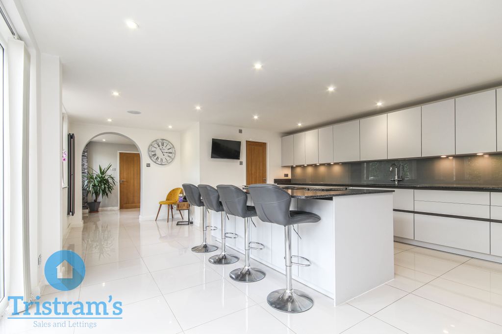 Property photo 3 of 25